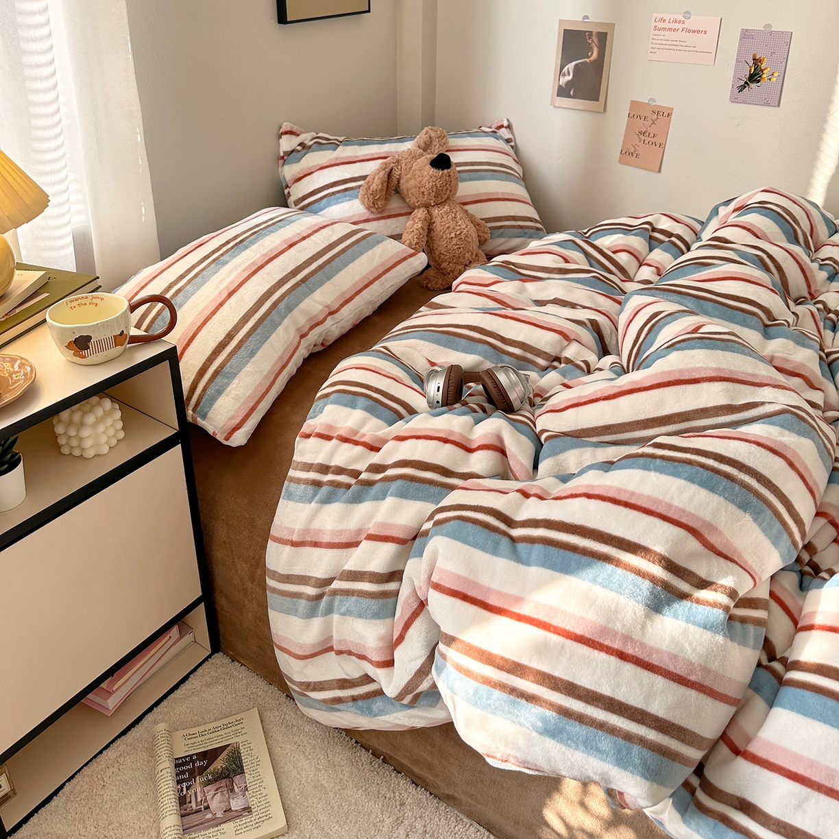 91家纺网 家纺一手货源 找家纺 艾咪-Amy ntmy 2025新款治愈系条纹牛奶绒四件套 拿铁焦糖