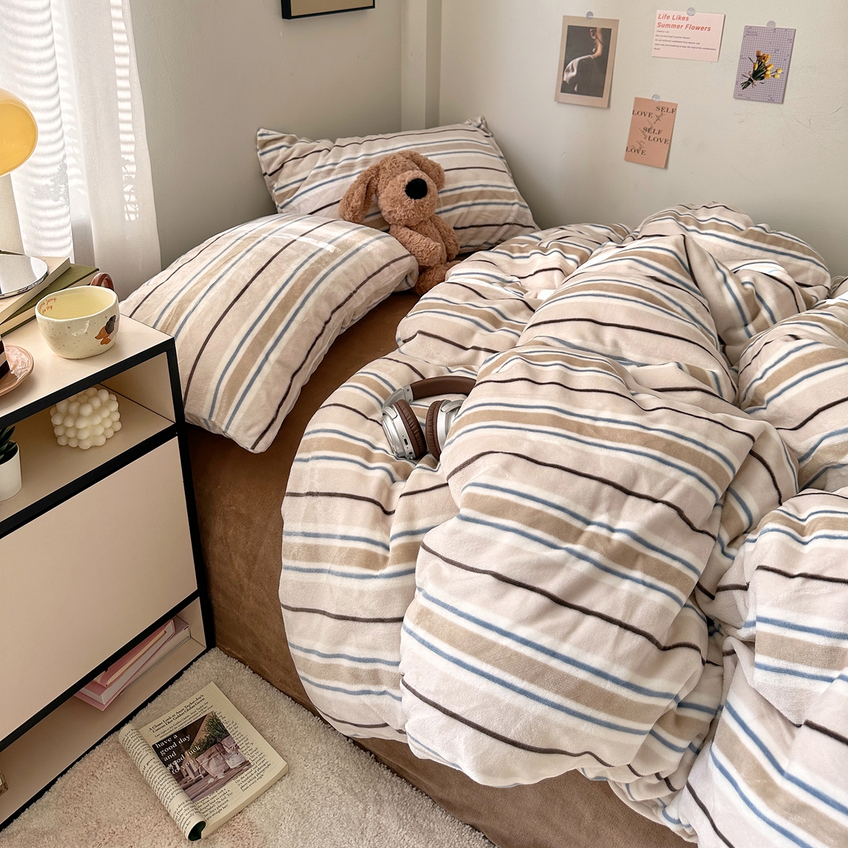 91家纺网 家纺一手货源 找家纺 艾咪-Amy ntmy 2025新款治愈系条纹牛奶绒四件套 奶咖焦糖