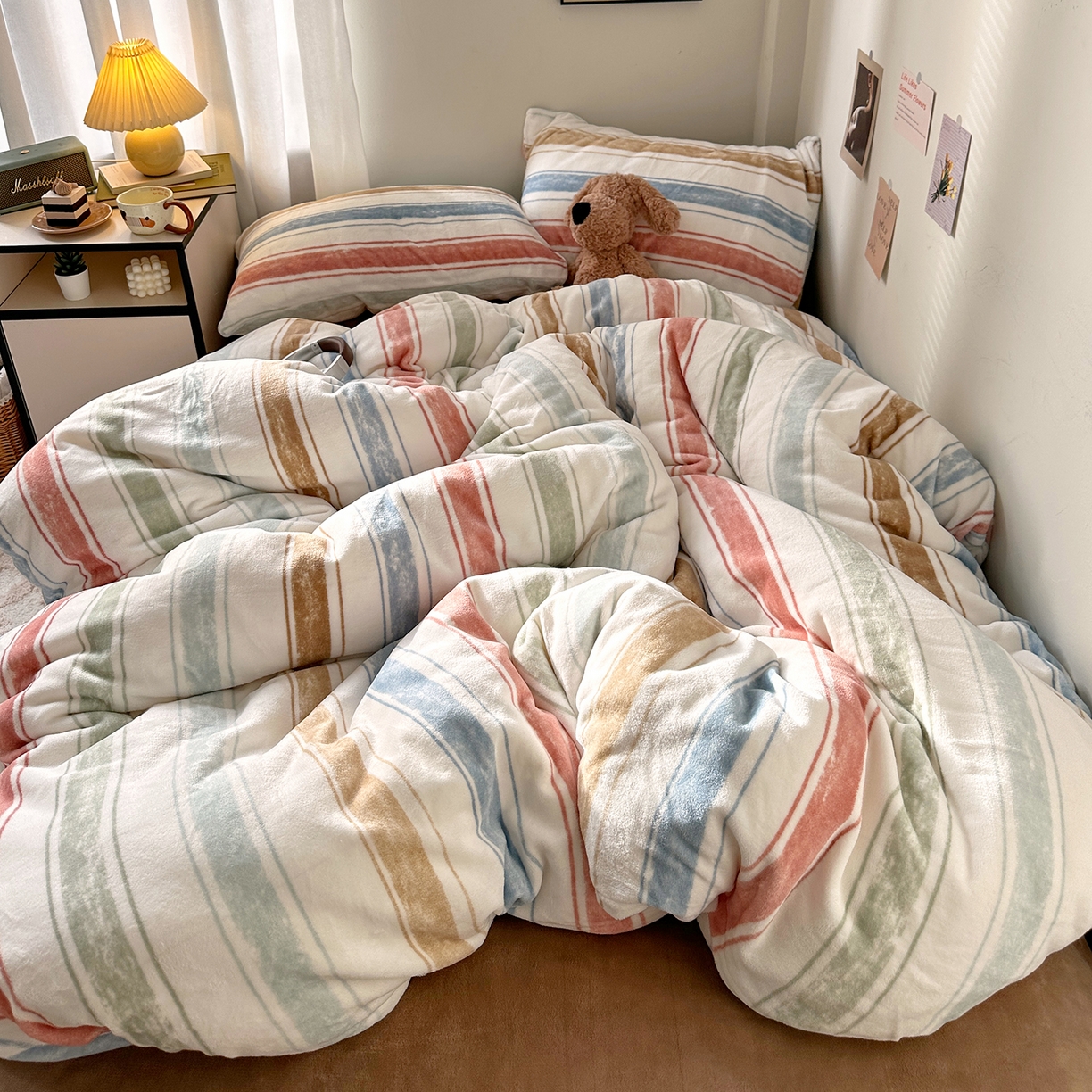 91家纺网 家纺一手货源 找家纺 艾咪-Amy ntmy 2025新款治愈系条纹牛奶绒四件套 香草焦糖