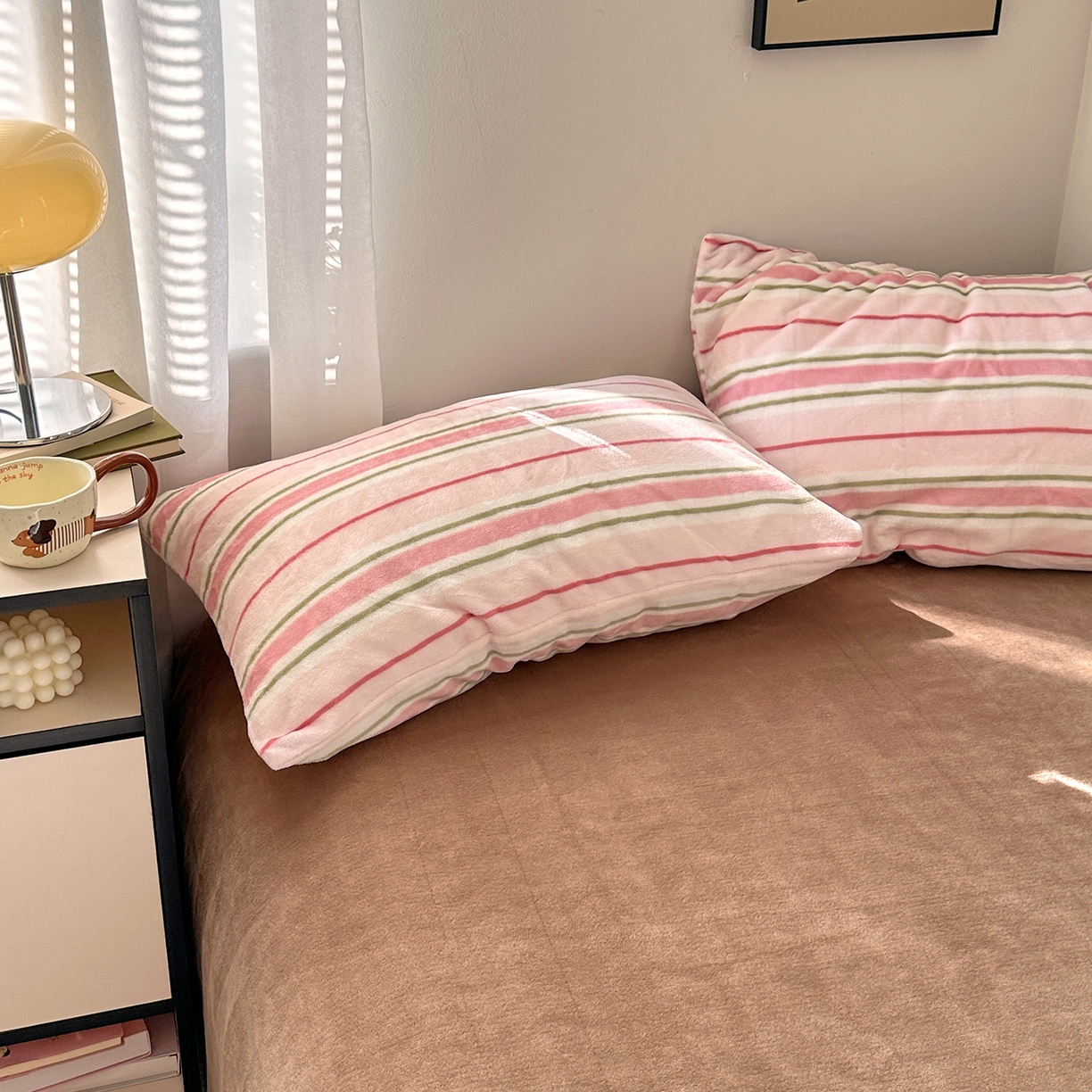 91家纺网 家纺一手货源 找家纺 艾咪-Amy ntmy 2025新款治愈系条纹牛奶绒四件套 粉奈焦糖