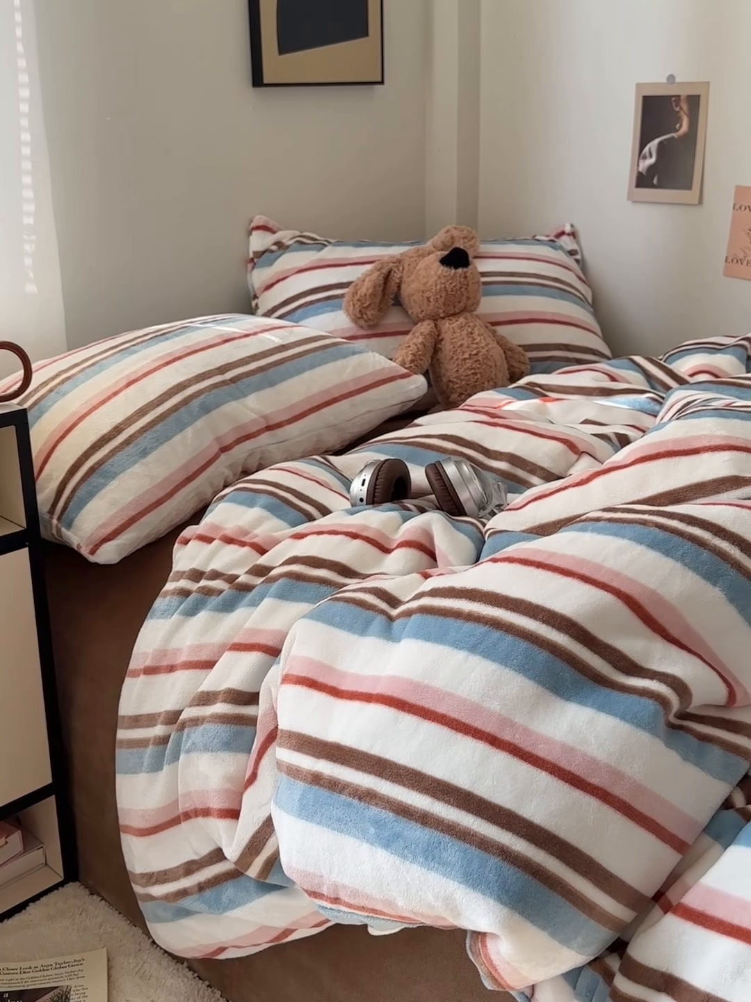 91家纺网 家纺一手货源 找家纺 艾咪-Amy ntmy 2025新款治愈系条纹牛奶绒四件套 拿铁焦糖