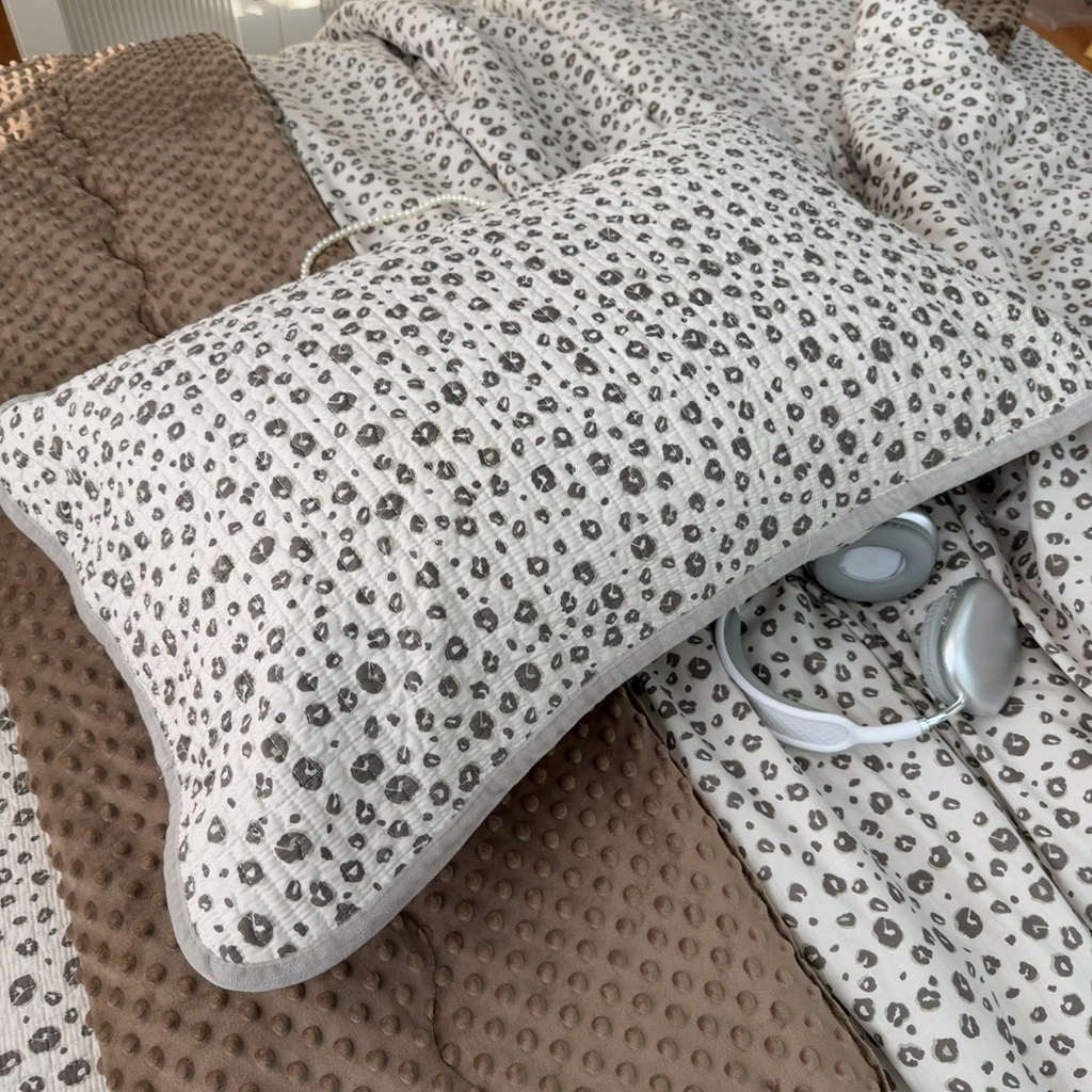 91家纺网 家纺一手货源 找家纺 暖居 2026新款一面纯棉一面绒床盖+同款纯棉豆豆被跑量 黑巧豹纹