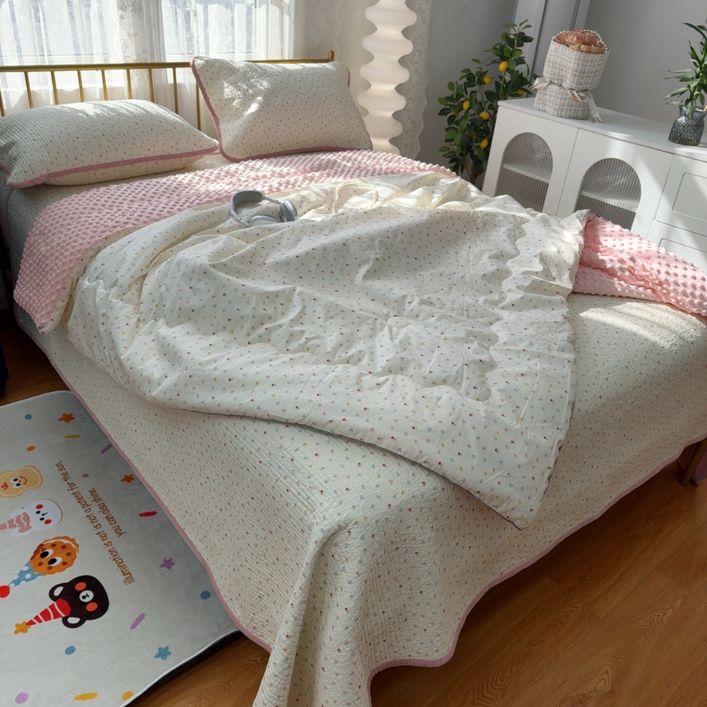 91家纺网 家纺一手货源 找家纺 暖居 2026新款一面纯棉一面绒床盖+同款纯棉豆豆被跑量 小花