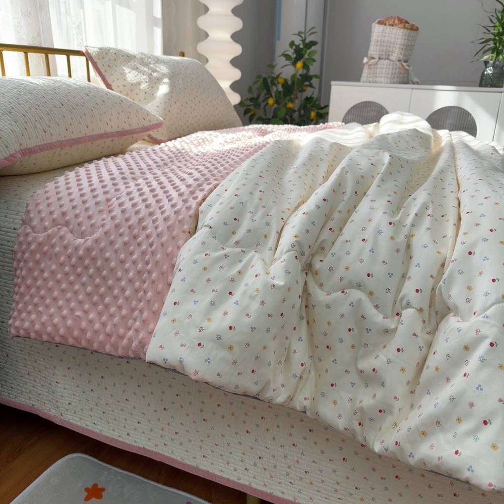 91家纺网 家纺一手货源 找家纺 暖居 2026新款一面纯棉一面绒床盖+同款纯棉豆豆被跑量 小花