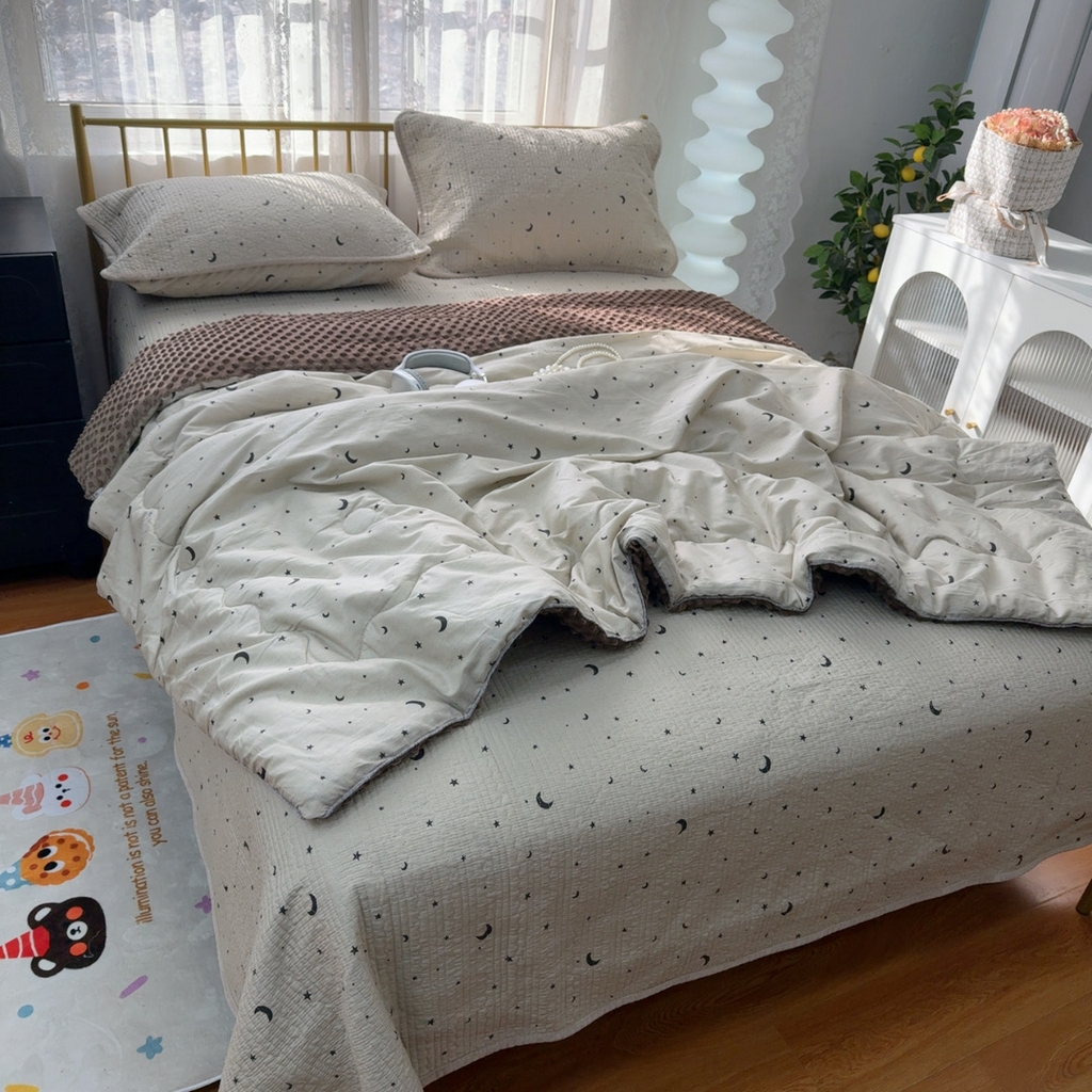 91家纺网 家纺一手货源 找家纺 暖居 2026新款一面纯棉一面绒床盖+同款纯棉豆豆被跑量 星月