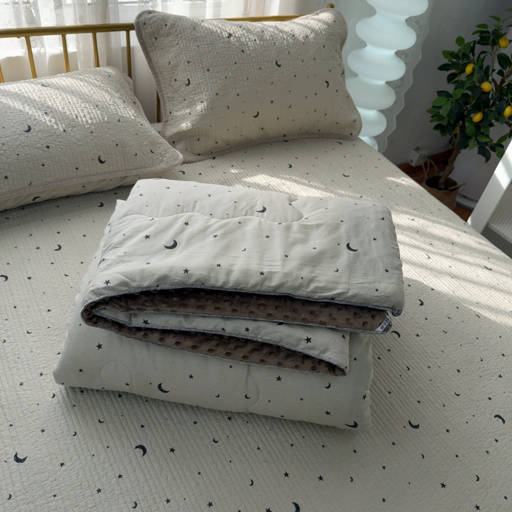 91家纺网 家纺一手货源 找家纺 暖居 2026新款一面纯棉一面绒床盖+同款纯棉豆豆被跑量 星月