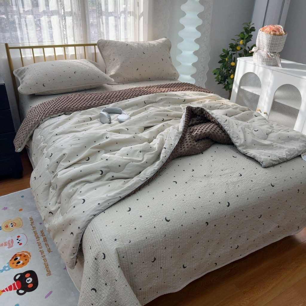 91家纺网 家纺一手货源 找家纺 暖居 2026新款一面纯棉一面绒床盖+同款纯棉豆豆被跑量 星月
