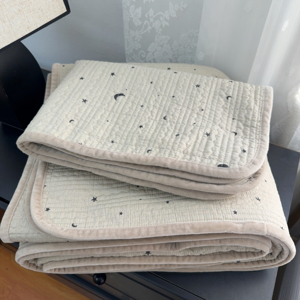 91家纺网 家纺一手货源 找家纺 暖居 2026新款一面纯棉一面绒床盖+同款纯棉豆豆被跑量 星月