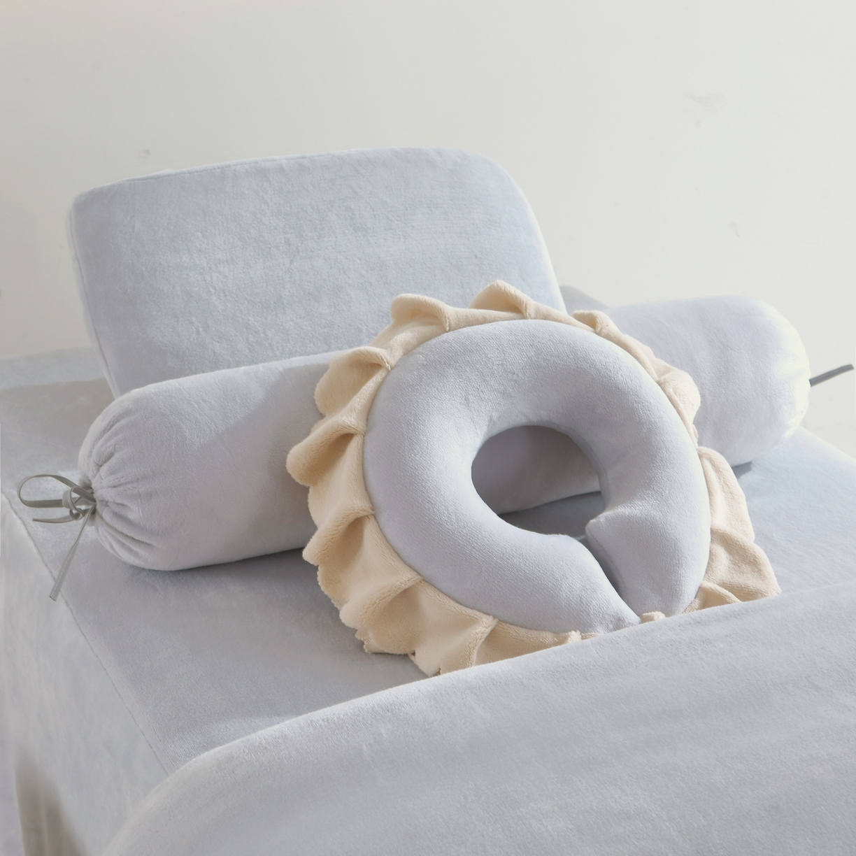 91家纺网 家纺一手货源 找家纺 千姿坊美容床罩 2025新款秋冬加厚保暖牛奶绒美容床罩四件套美容院养生馆专用 淘气熊猫-灰色