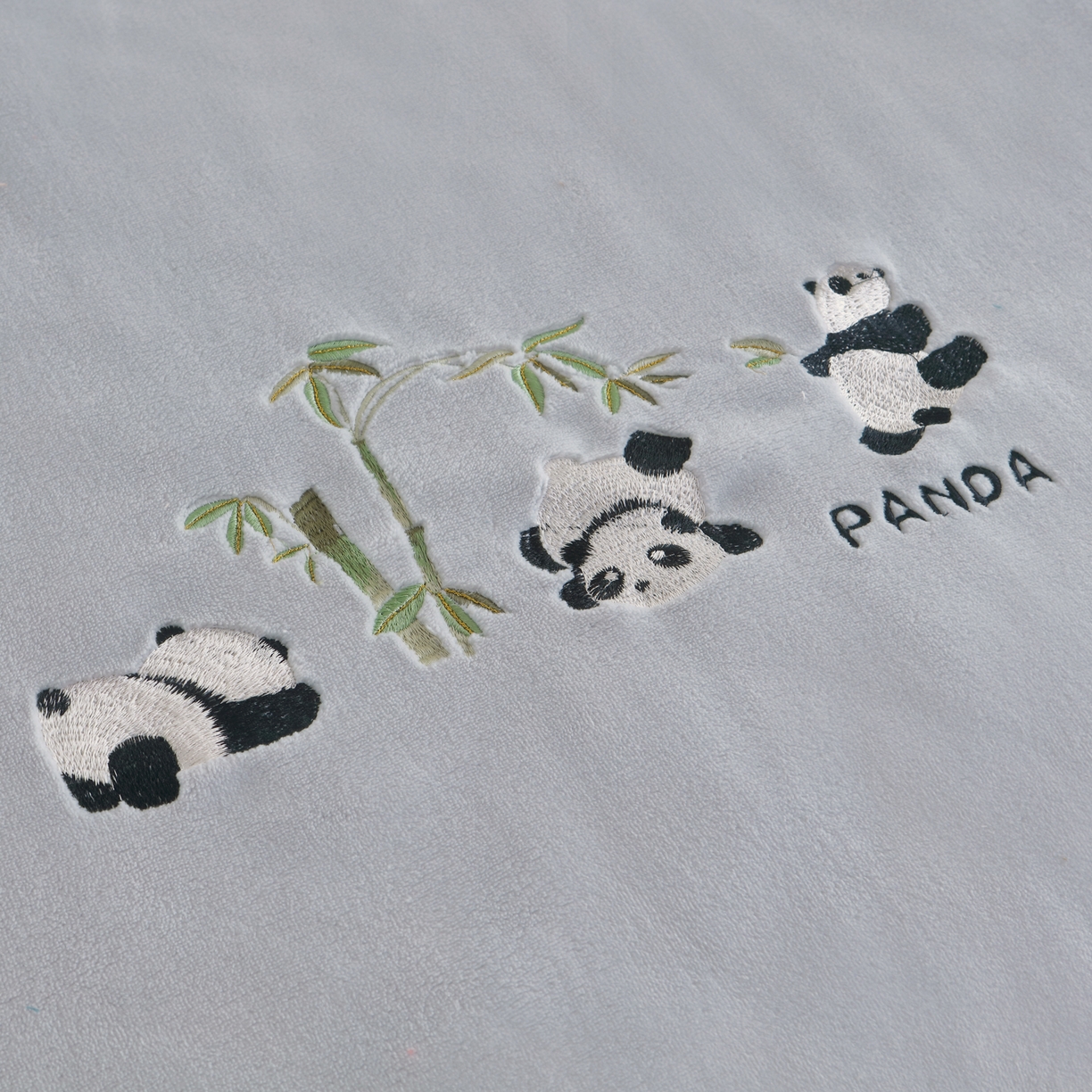 91家纺网 家纺一手货源 找家纺 千姿坊美容床罩 2025新款秋冬加厚保暖牛奶绒美容床罩四件套美容院养生馆专用 淘气熊猫-灰色