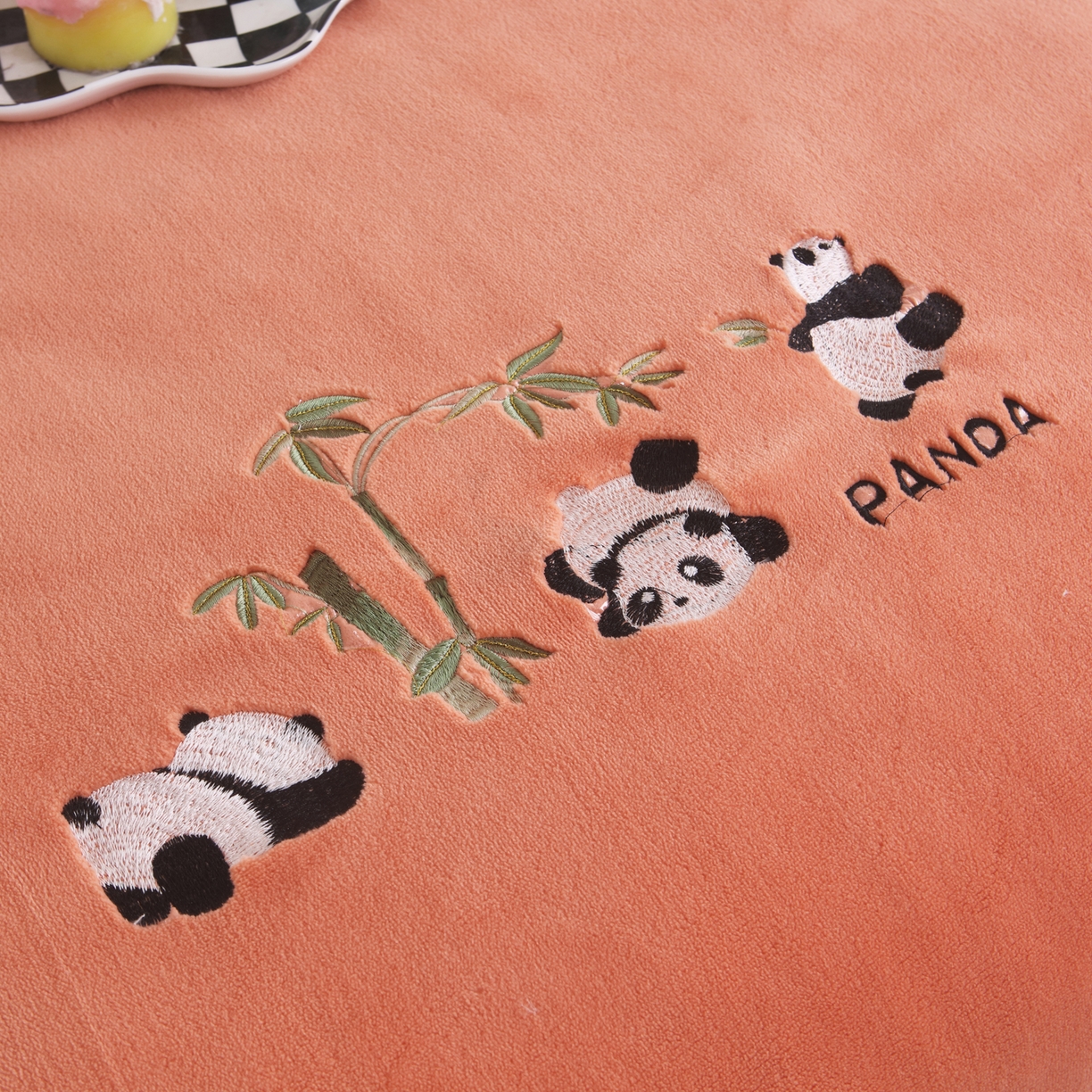 91家纺网 家纺一手货源 找家纺 千姿坊美容床罩 2025新款秋冬加厚保暖牛奶绒美容床罩四件套美容院养生馆专用 淘气熊猫-橘色