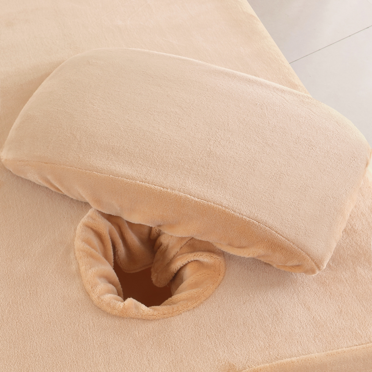 91家纺网 家纺一手货源 找家纺 千姿坊美容床罩 2025新款秋冬加厚保暖牛奶绒美容床罩四件套美容院养生馆专用 淘气熊猫-卡其