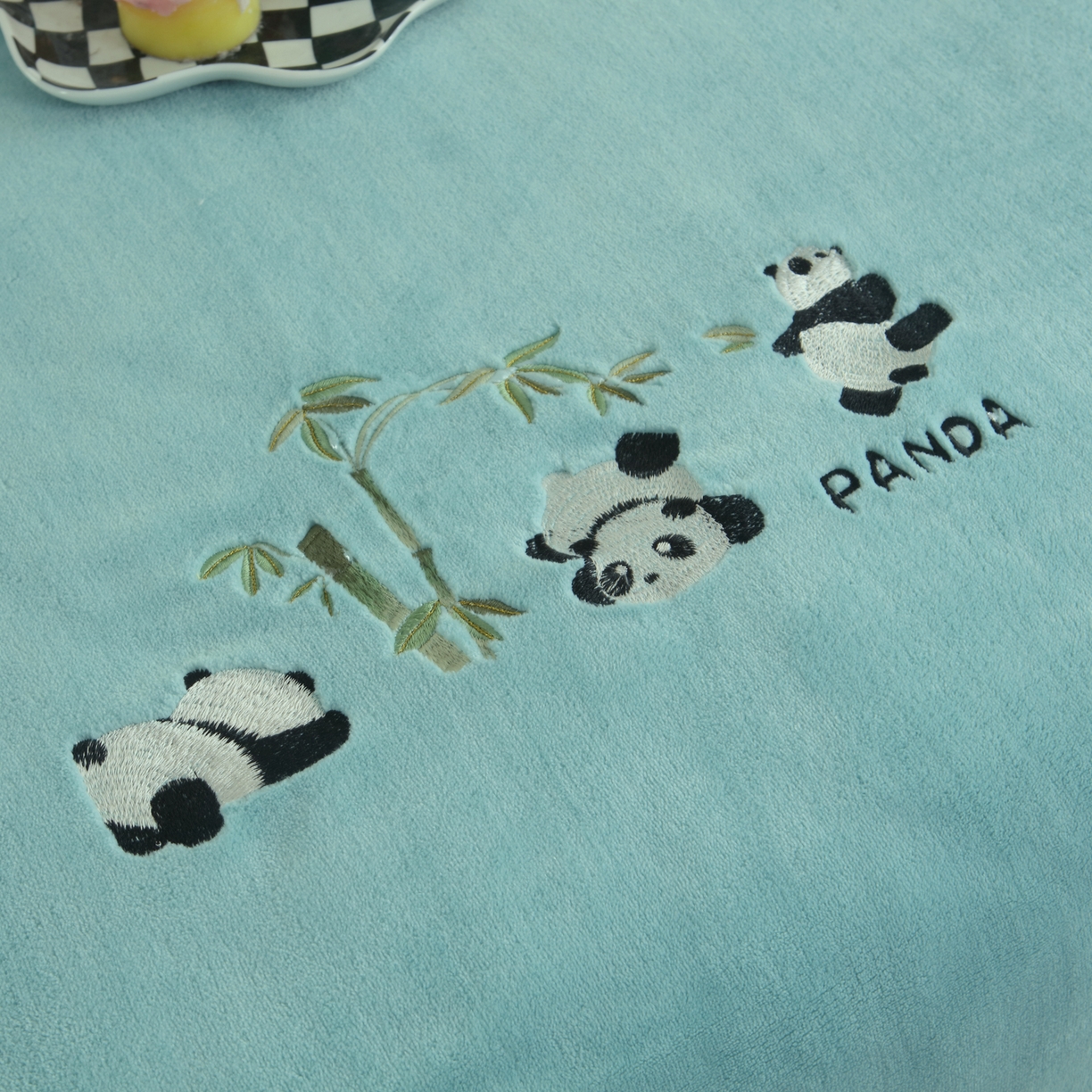 91家纺网 家纺一手货源 找家纺 千姿坊美容床罩 2025新款秋冬加厚保暖牛奶绒美容床罩四件套美容院养生馆专用 淘气熊猫-浅绿