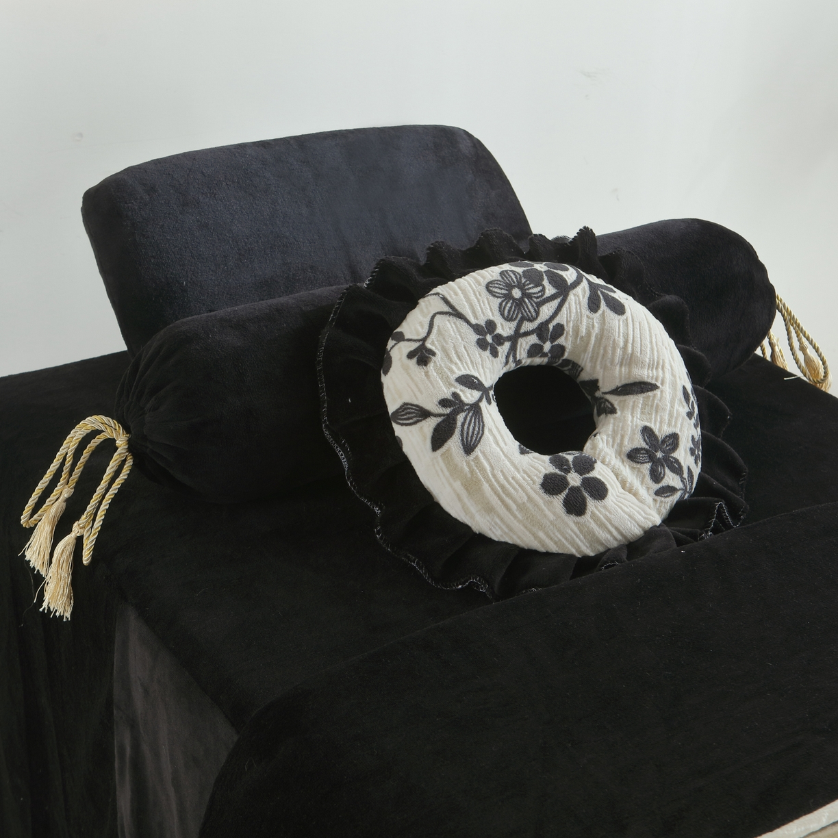 91家纺网 家纺一手货源 找家纺 千姿坊美容床罩 2025新款秋冬加厚保暖牛奶绒美容床罩四件套美容院养生馆专用 叶语悠然-黑色