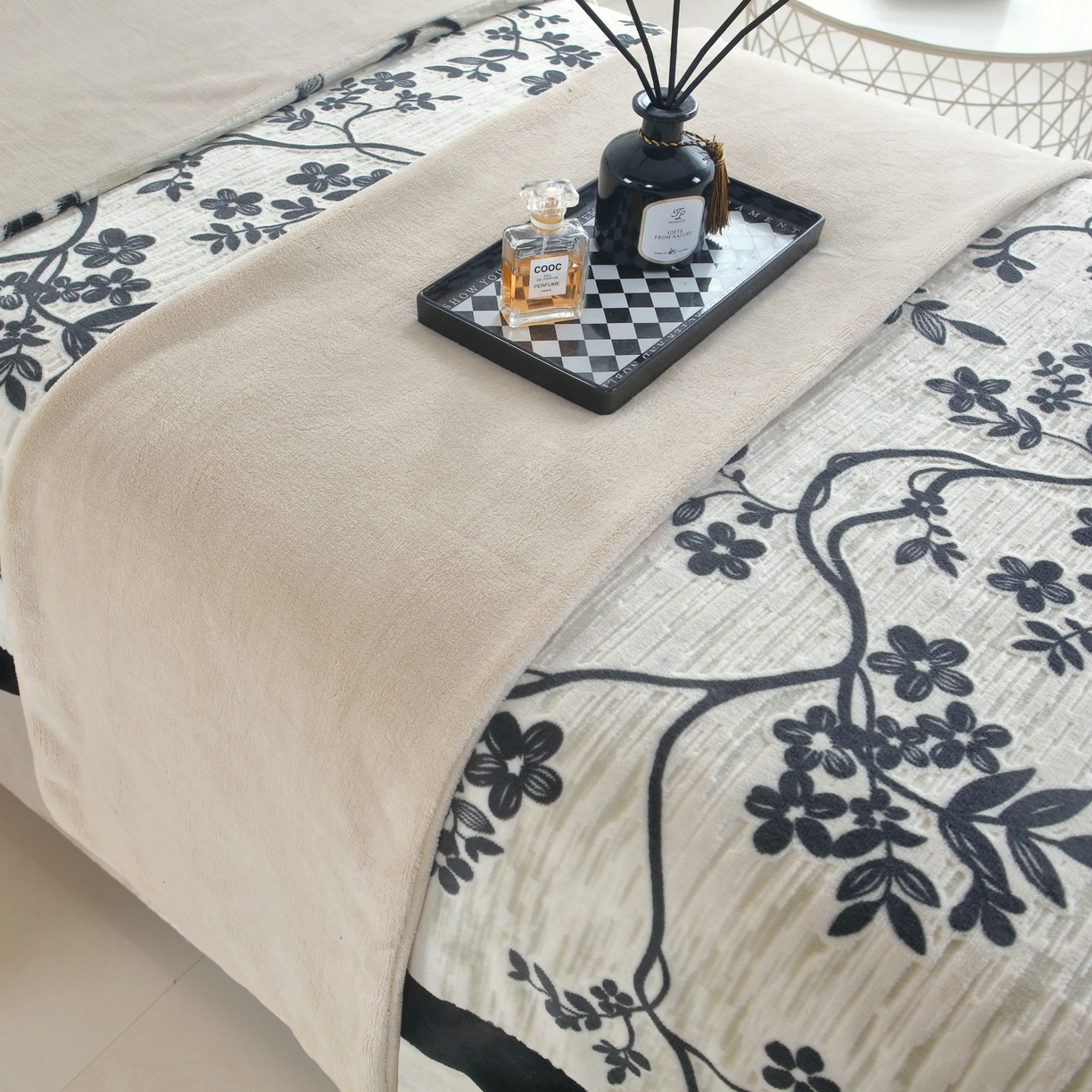 91家纺网 家纺一手货源 找家纺 千姿坊美容床罩 2025新款秋冬加厚保暖牛奶绒美容床罩四件套美容院养生馆专用 叶语悠然-黑卡