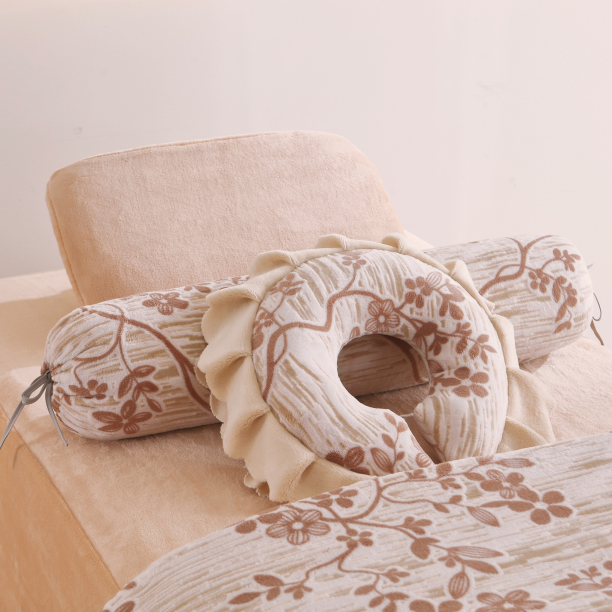 91家纺网 家纺一手货源 找家纺 千姿坊美容床罩 2025新款秋冬加厚保暖牛奶绒美容床罩四件套美容院养生馆专用 叶语悠然-卡其