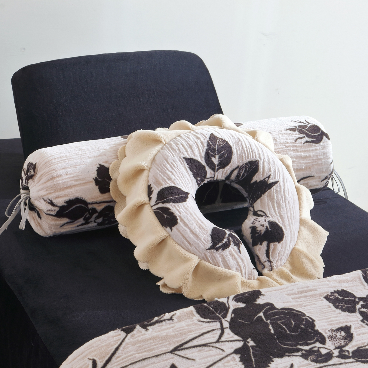 91家纺网 家纺一手货源 找家纺 千姿坊美容床罩 2025新款秋冬加厚保暖牛奶绒美容床罩四件套美容院养生馆专用 夜半花香-黑色