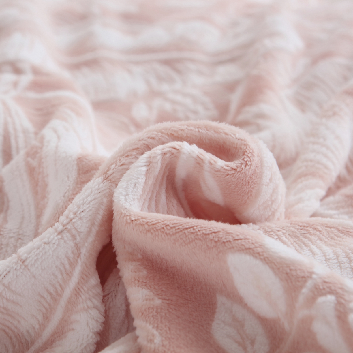 91家纺网 家纺一手货源 找家纺 千姿坊美容床罩 2025新款秋冬加厚保暖牛奶绒美容床罩四件套美容院养生馆专用 一叶倾城-粉