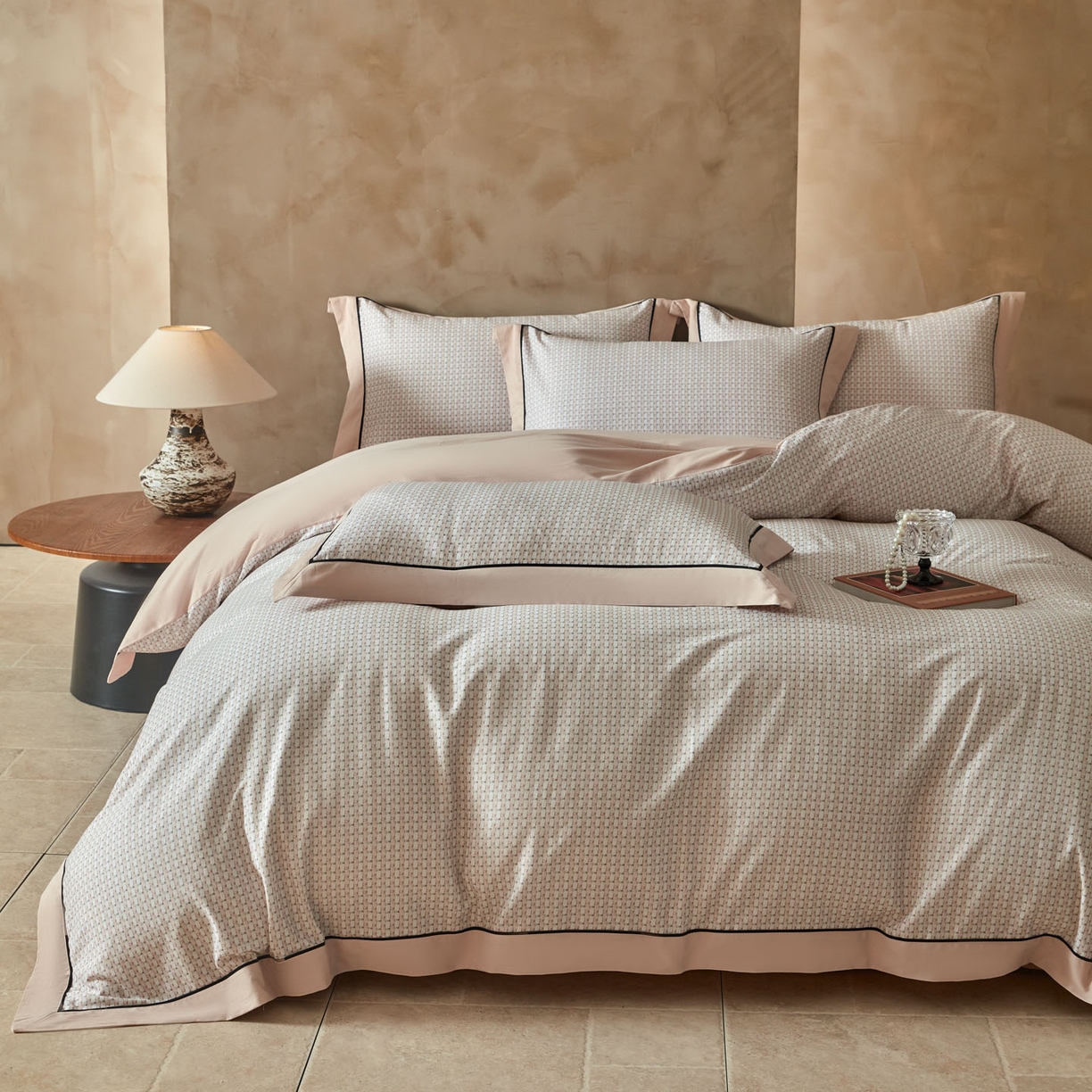 91家纺网 家纺一手货源 找家纺 洺兰家居 2026年新疆长绒棉100支秋冬款轻磨毛加厚保暖工艺款四件套床上用品 路易斯-米