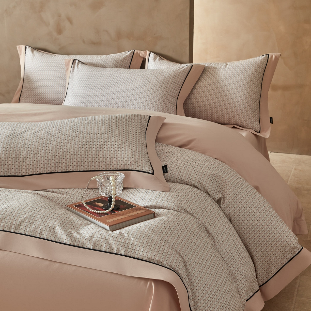 91家纺网 家纺一手货源 找家纺 洺兰家居 2026年新疆长绒棉100支秋冬款轻磨毛加厚保暖工艺款四件套床上用品 路易斯-米