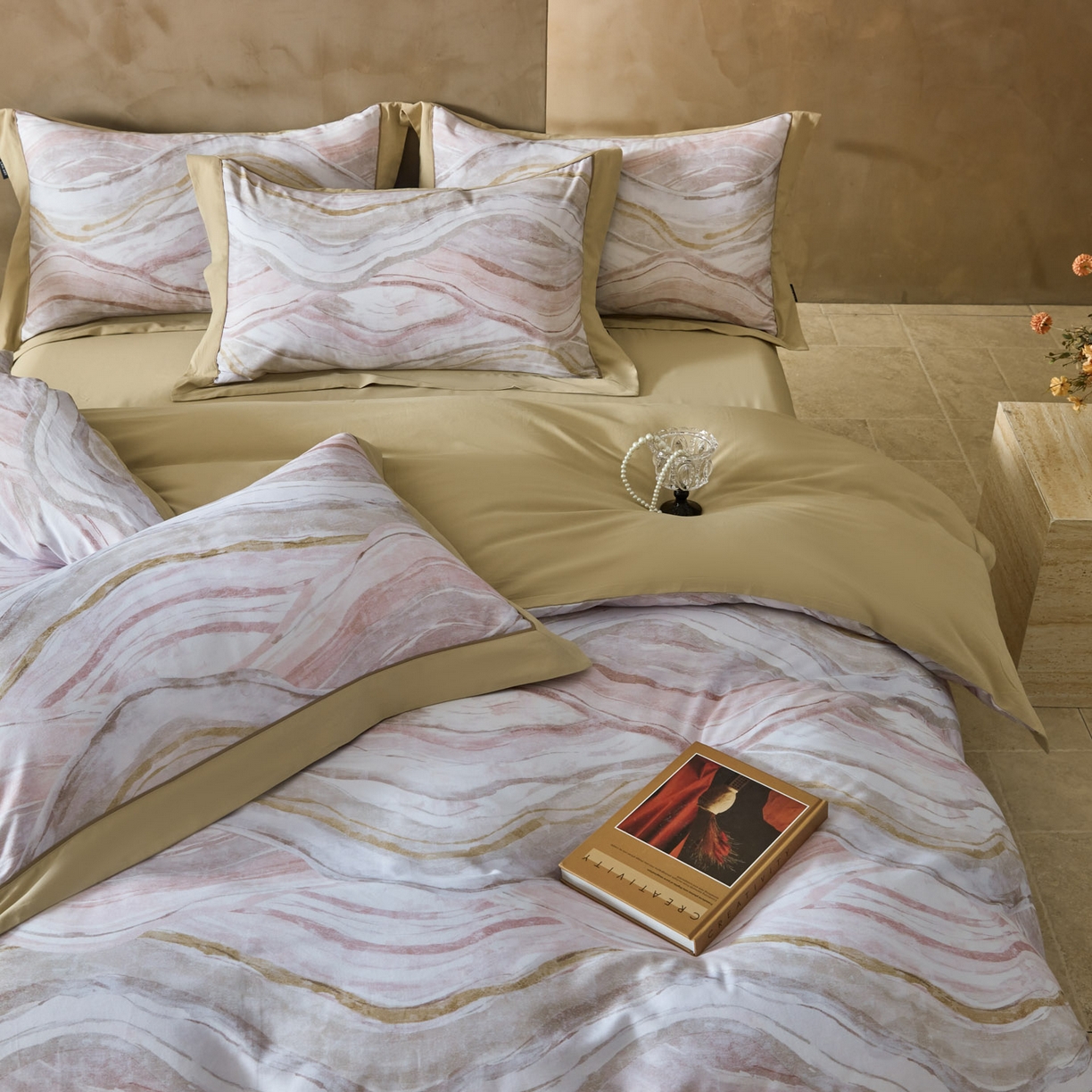 91家纺网 家纺一手货源 找家纺 洺兰家居 2026年新疆长绒棉100支秋冬款轻磨毛加厚保暖工艺款四件套床上用品 千屿-曼卡粉