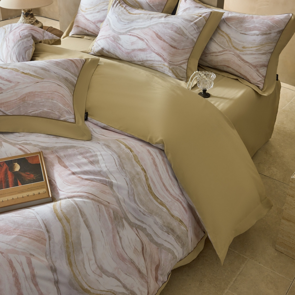 91家纺网 家纺一手货源 找家纺 洺兰家居 2026年新疆长绒棉100支秋冬款轻磨毛加厚保暖工艺款四件套床上用品 千屿-曼卡粉