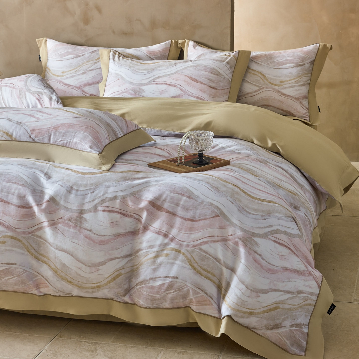 91家纺网 家纺一手货源 找家纺 洺兰家居 2026年新疆长绒棉100支秋冬款轻磨毛加厚保暖工艺款四件套床上用品 千屿-曼卡粉