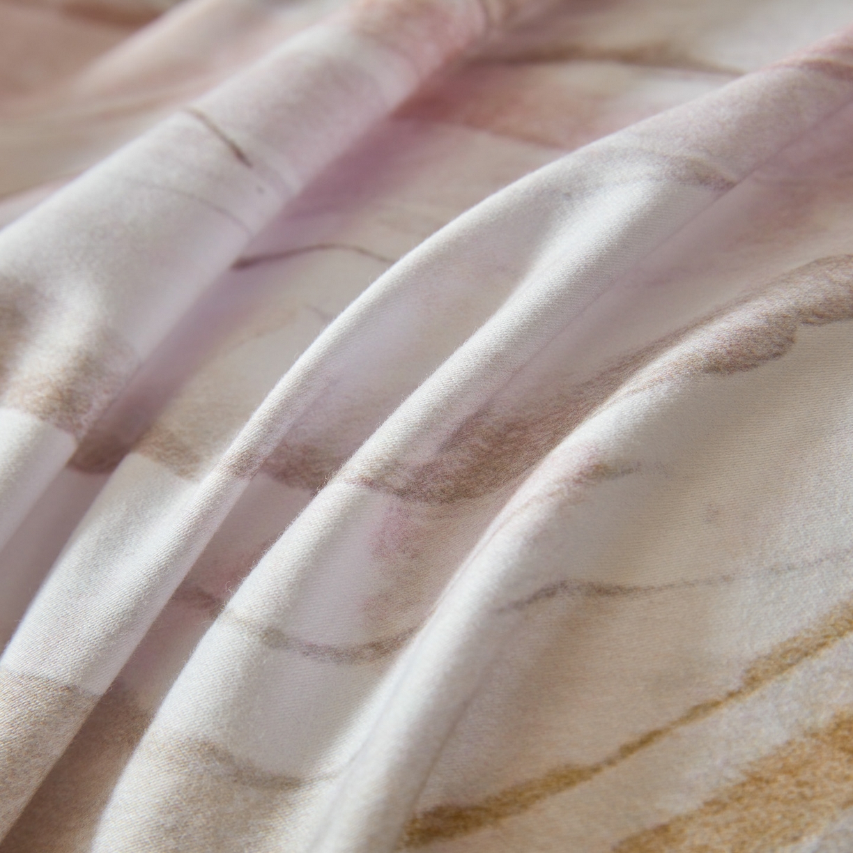 91家纺网 家纺一手货源 找家纺 洺兰家居 2026年新疆长绒棉100支秋冬款轻磨毛加厚保暖工艺款四件套床上用品 千屿-曼卡粉