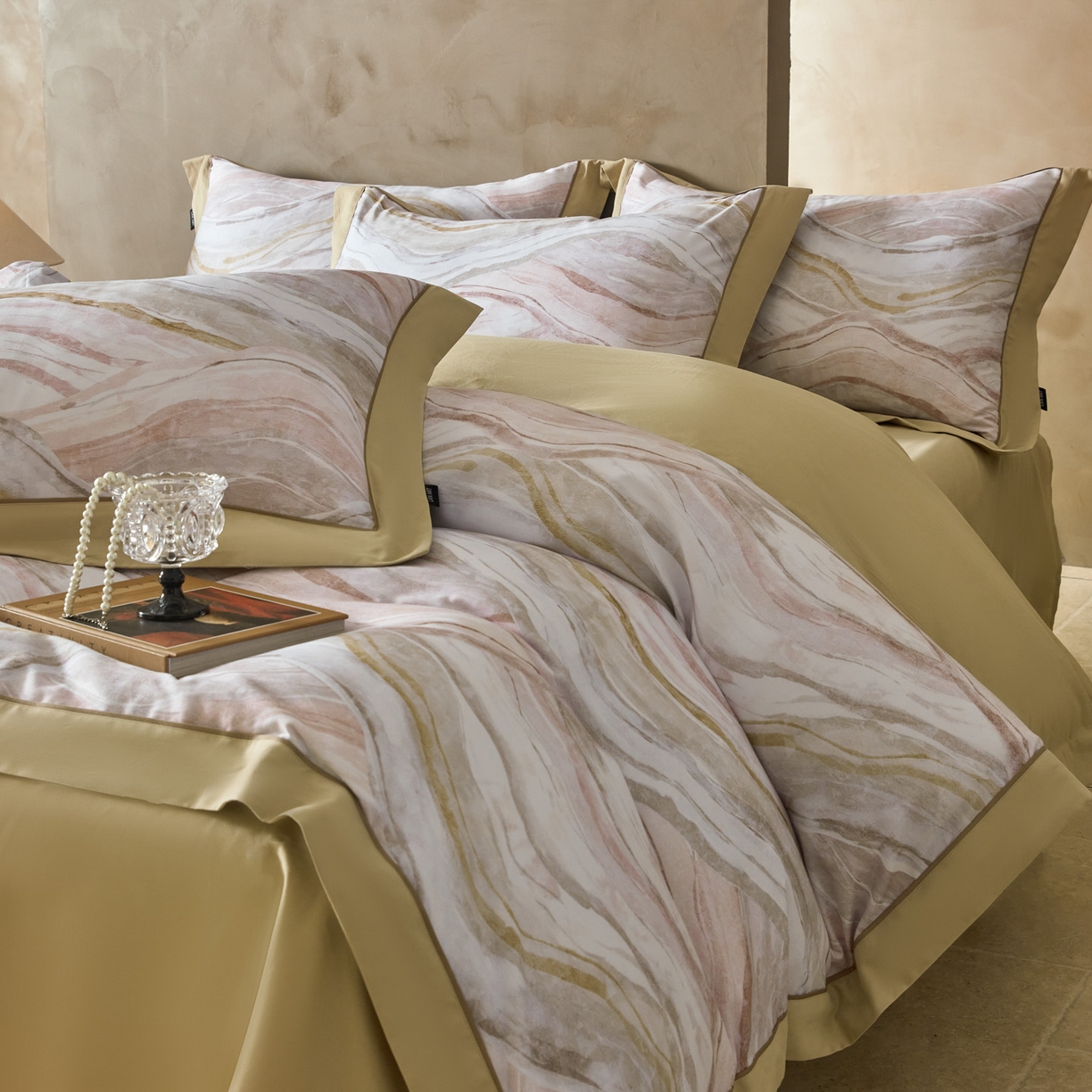 91家纺网 家纺一手货源 找家纺 洺兰家居 2026年新疆长绒棉100支秋冬款轻磨毛加厚保暖工艺款四件套床上用品 千屿-曼卡粉