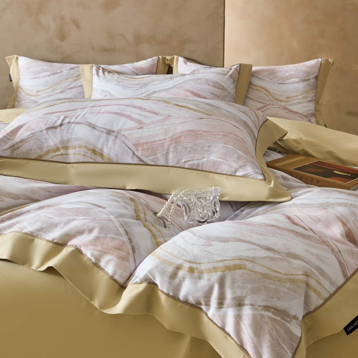 91家纺网 家纺一手货源 找家纺 洺兰家居 2026年新疆长绒棉100支秋冬款轻磨毛加厚保暖工艺款四件套床上用品 千屿-曼卡粉