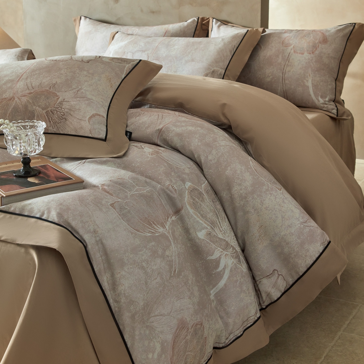 91家纺网 家纺一手货源 找家纺 洺兰家居 2026年新疆长绒棉100支秋冬款轻磨毛加厚保暖工艺款四件套床上用品 羽纱-卡其