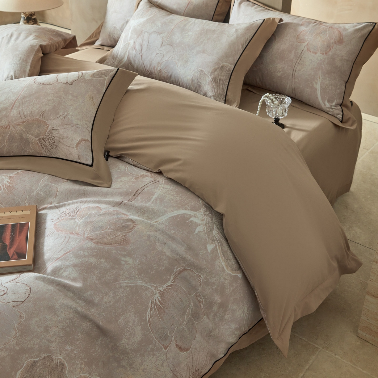 91家纺网 家纺一手货源 找家纺 洺兰家居 2026年新疆长绒棉100支秋冬款轻磨毛加厚保暖工艺款四件套床上用品 羽纱-卡其