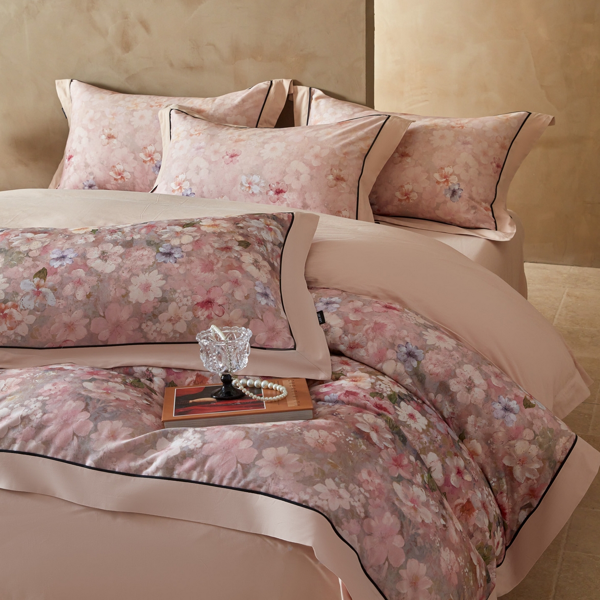 91家纺网 家纺一手货源 找家纺 洺兰家居 2026年新疆长绒棉100支秋冬款轻磨毛加厚保暖工艺款四件套床上用品 织梦-粉