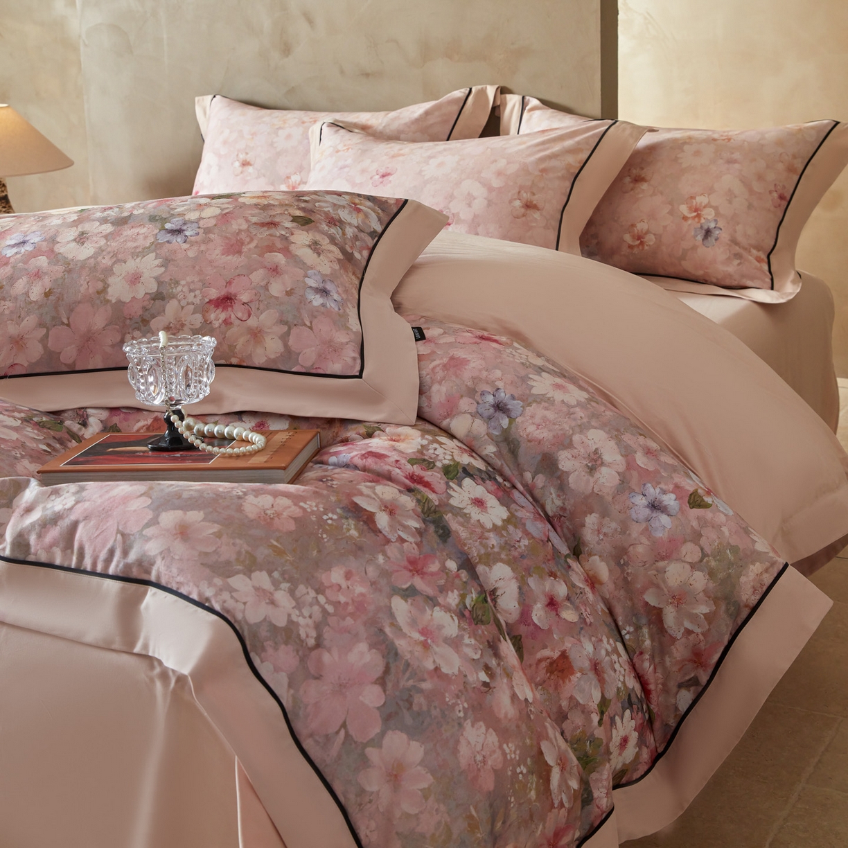 91家纺网 家纺一手货源 找家纺 洺兰家居 2026年新疆长绒棉100支秋冬款轻磨毛加厚保暖工艺款四件套床上用品 织梦-粉