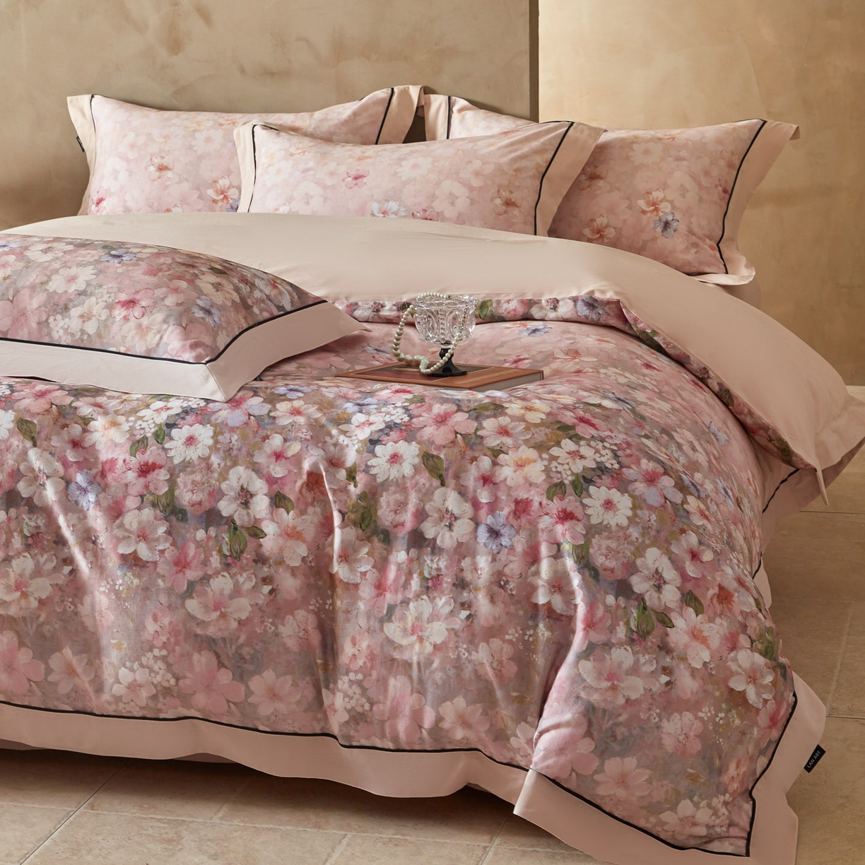 91家纺网 家纺一手货源 找家纺 洺兰家居 2026年新疆长绒棉100支秋冬款轻磨毛加厚保暖工艺款四件套床上用品 织梦-粉