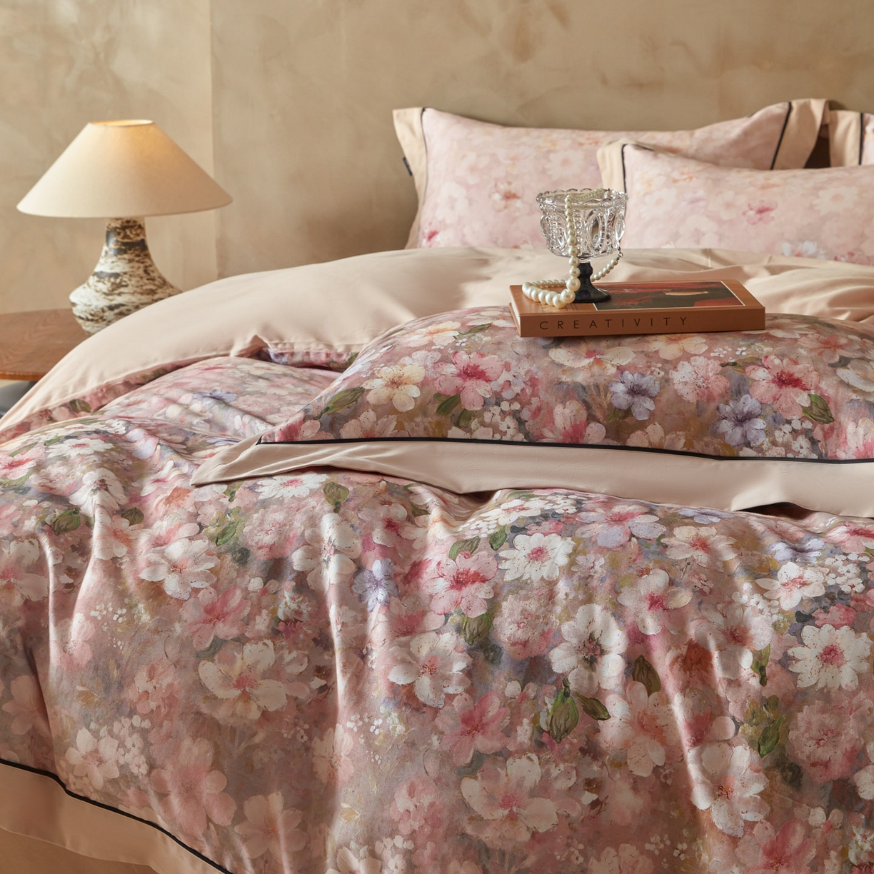 91家纺网 家纺一手货源 找家纺 洺兰家居 2026年新疆长绒棉100支秋冬款轻磨毛加厚保暖工艺款四件套床上用品 织梦-粉