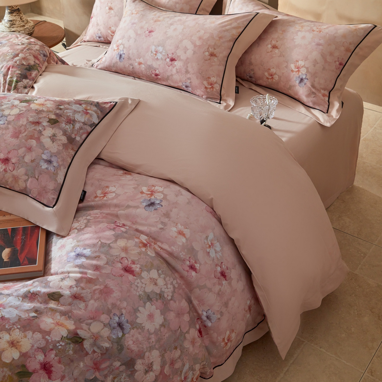 91家纺网 家纺一手货源 找家纺 洺兰家居 2026年新疆长绒棉100支秋冬款轻磨毛加厚保暖工艺款四件套床上用品 织梦-粉