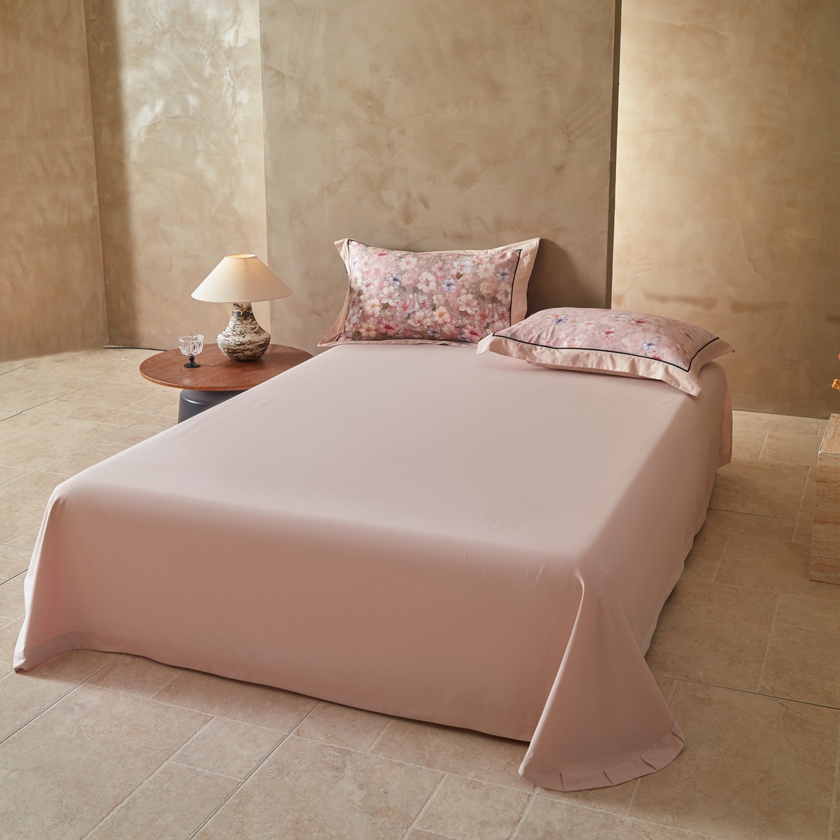 91家纺网 家纺一手货源 找家纺 洺兰家居 2026年新疆长绒棉100支秋冬款轻磨毛加厚保暖工艺款四件套床上用品 织梦-粉