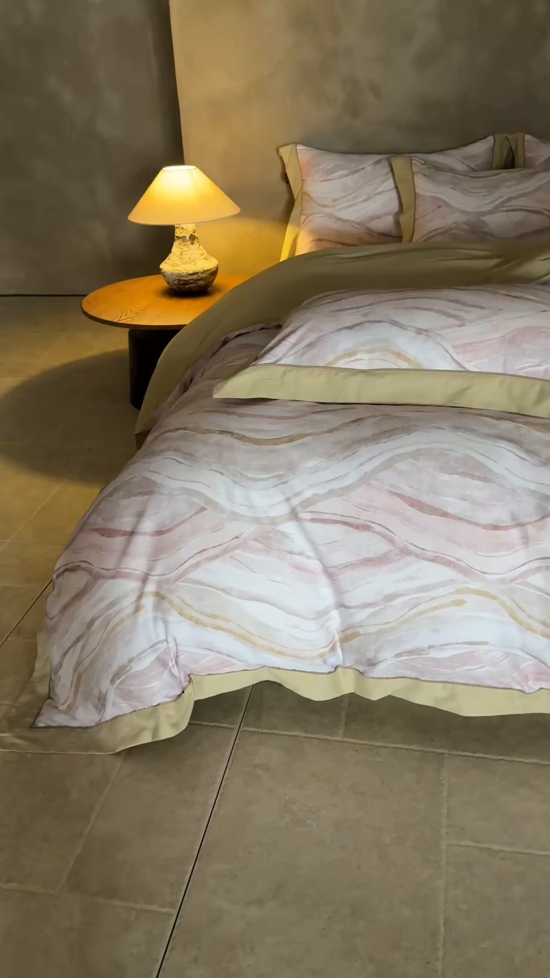 91家纺网 家纺一手货源 找家纺 洺兰家居 2026年新疆长绒棉100支秋冬款轻磨毛加厚保暖工艺款四件套床上用品 千屿-曼卡粉