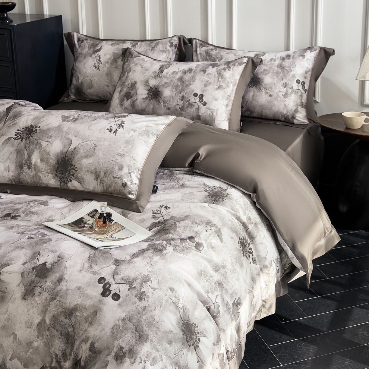 91家纺网 家纺一手货源 找家纺 洺兰家居 2026年新疆长绒棉100支天丝棉高端工艺款床单床笠四件套床上用品 陌上花开