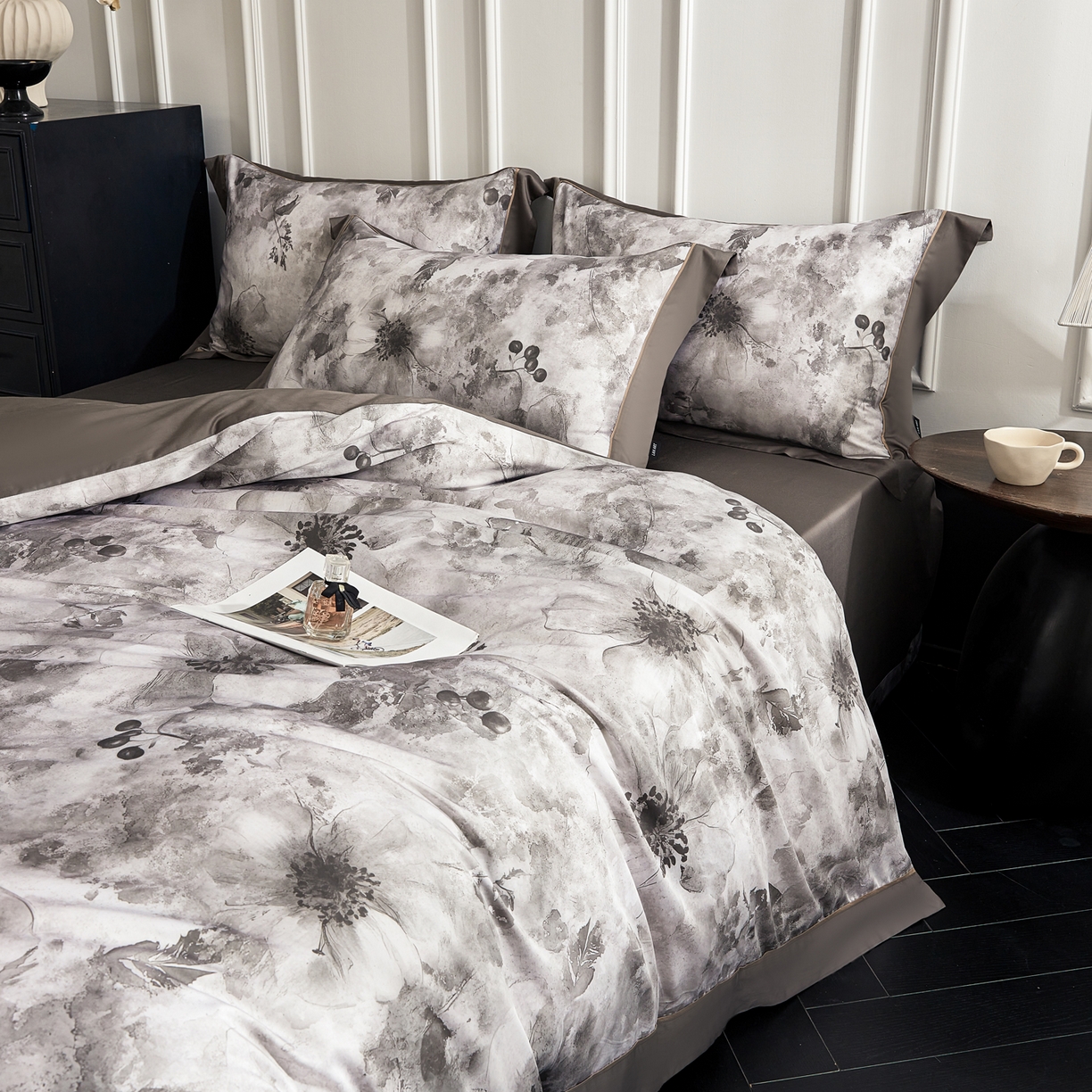 91家纺网 家纺一手货源 找家纺 洺兰家居 2026年新疆长绒棉100支天丝棉高端工艺款床单床笠四件套床上用品 陌上花开