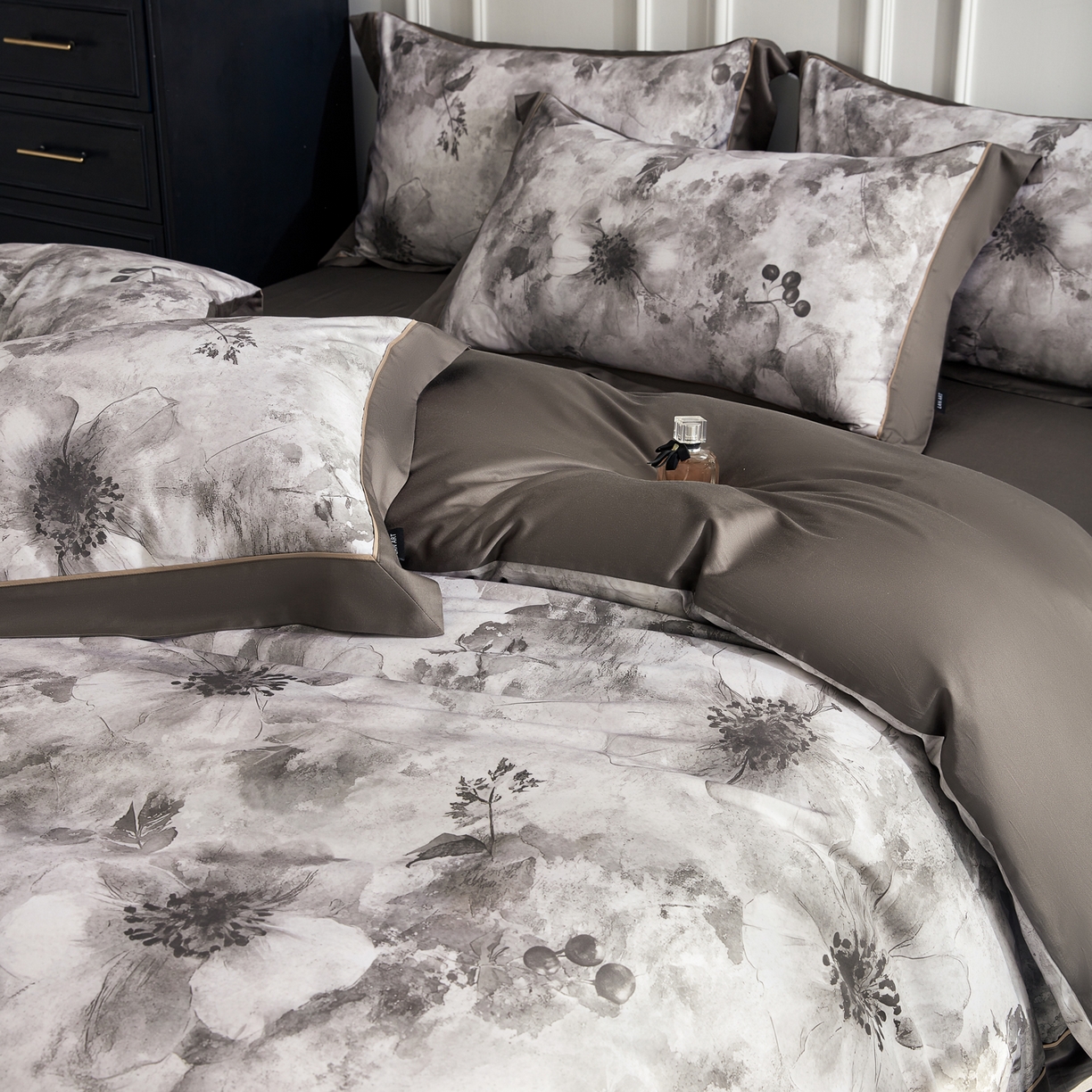 91家纺网 家纺一手货源 找家纺 洺兰家居 2026年新疆长绒棉100支天丝棉高端工艺款床单床笠四件套床上用品 陌上花开