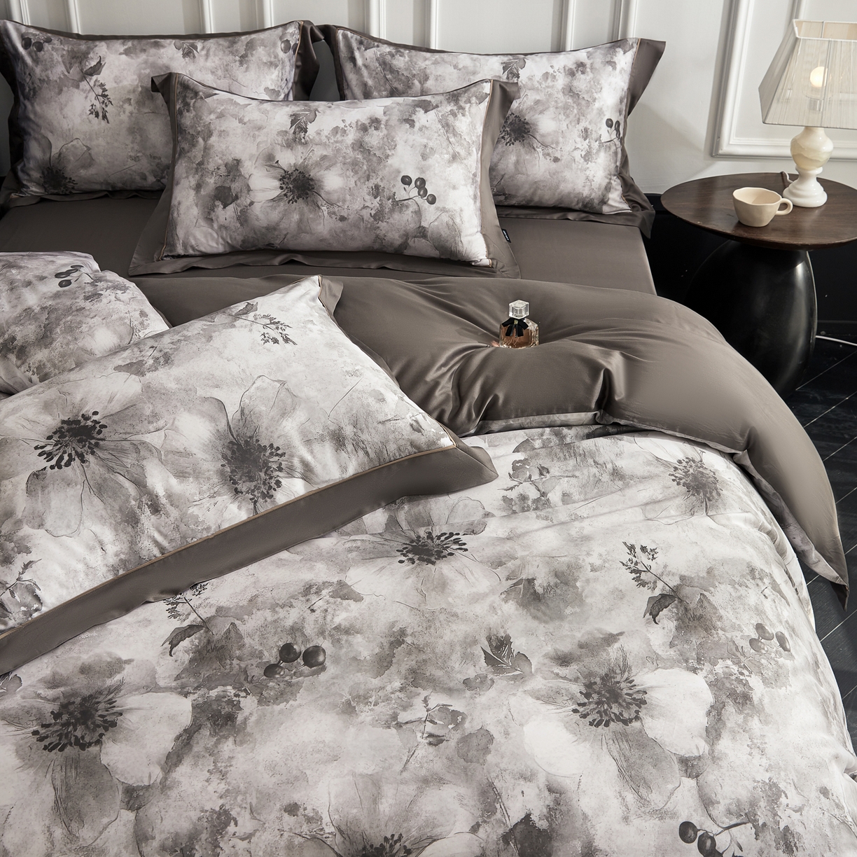 91家纺网 家纺一手货源 找家纺 洺兰家居 2026年新疆长绒棉100支天丝棉高端工艺款床单床笠四件套床上用品 陌上花开