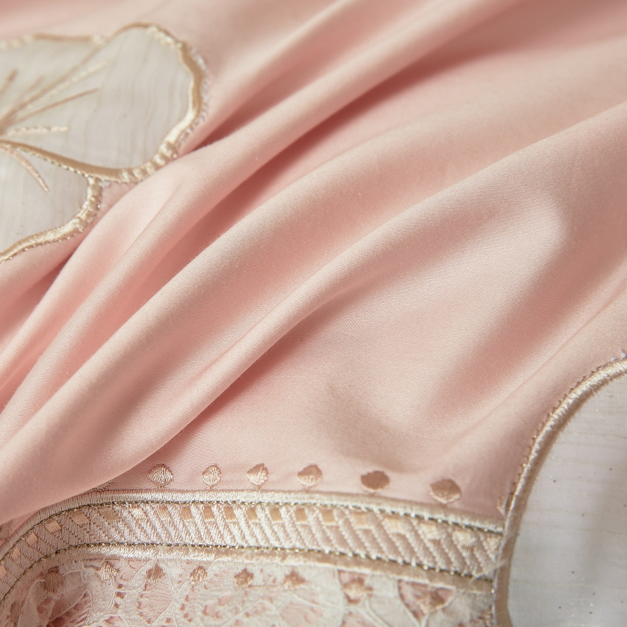 91家纺网 家纺一手货源 找家纺 洺兰家居 2026年新疆长绒棉100支刺绣款绣花工艺款法式四件套 云岚 云岚-粉