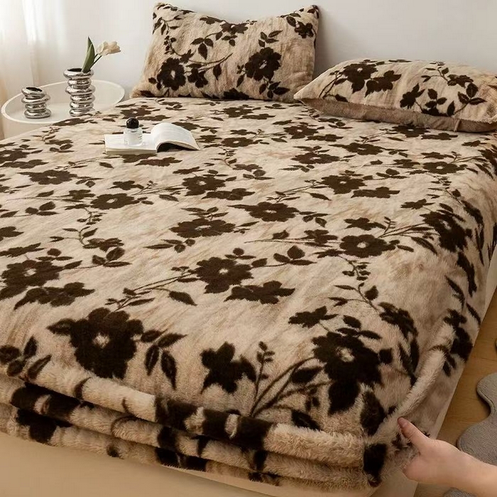 91家纺网 家纺一手货源 找家纺 乐窝家纺仓储 2025新款250g高克重美拉德兔毛绒兔兔绒牛奶绒单床笠床笠三件套床罩  【床笠日销50单，优惠2-5元】 花语