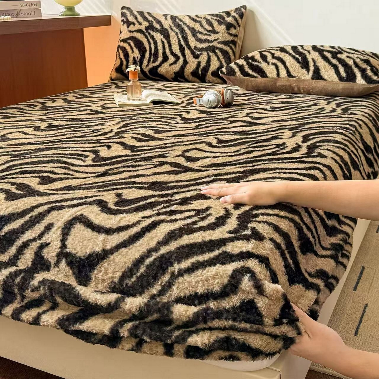 乐窝家纺仓储 2025新款250g高克重美拉德兔毛绒兔兔绒牛奶绒单床笠床笠三件套床罩  【床笠日销50单，优惠2-5元】 虎纹咖