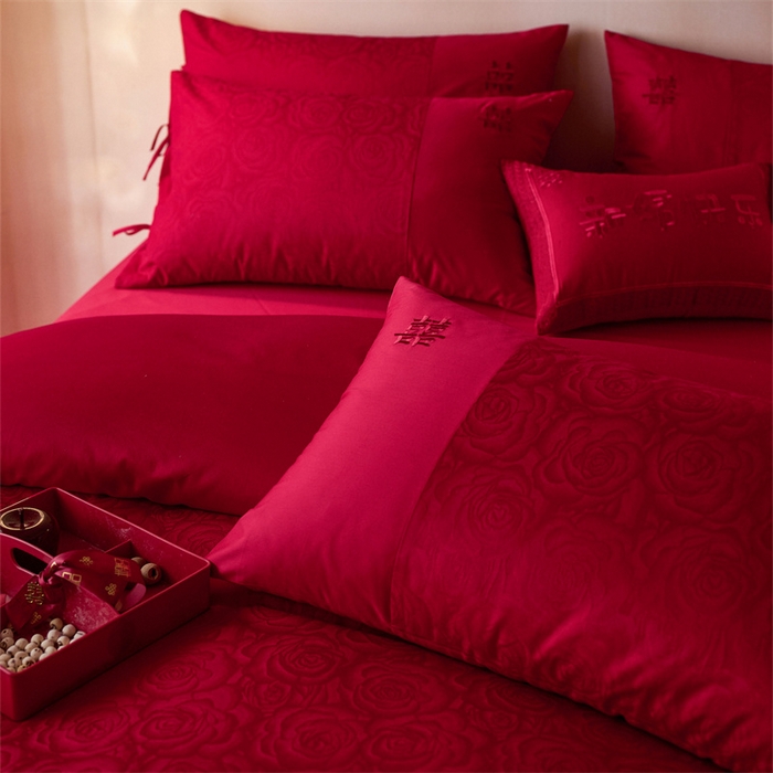 91家纺网 家纺一手货源 找家纺 红番天婚庆 2025新款小红书热卖款仿丝棉提花时尚婚庆系列四件套多件套 唯爱