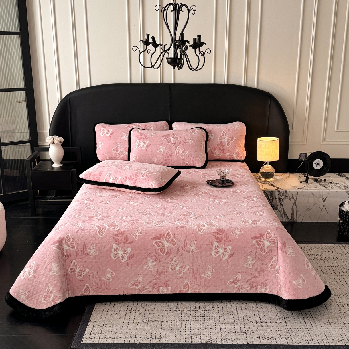 91家纺网 家纺一手货源 找家纺 卡罗兰 2025新款加绒加厚牛奶绒床盖 灵蝶-粉