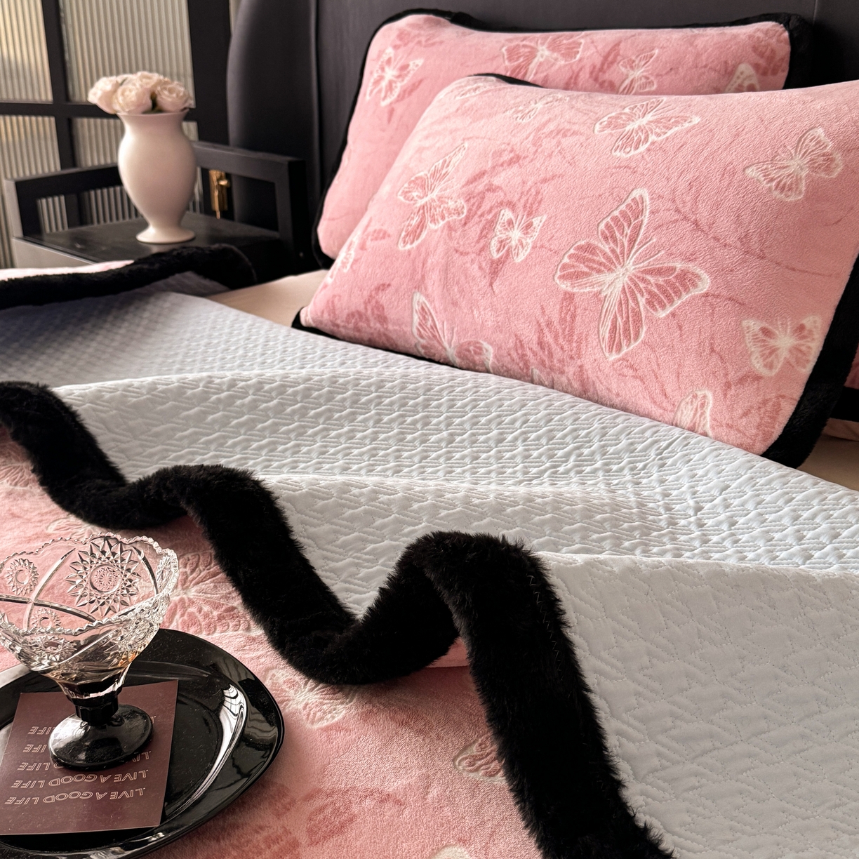 91家纺网 家纺一手货源 找家纺 卡罗兰 2025新款加绒加厚牛奶绒床盖 灵蝶-粉