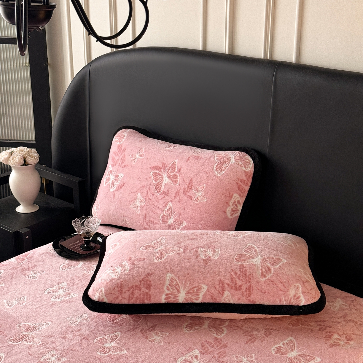 91家纺网 家纺一手货源 找家纺 卡罗兰 2025新款加绒加厚牛奶绒床盖 灵蝶-粉